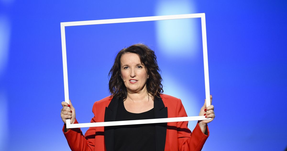 Anne Roumanoff fête 30 ans de carrière avec sa fille, son ...