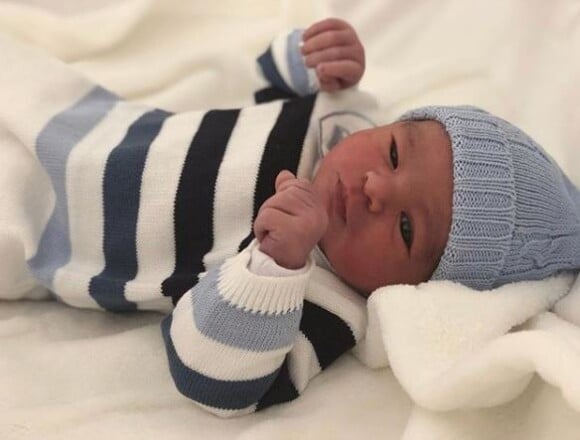 Larissa Saad, la femme de Lucas, poste la première photo de leur petit Miguel sur Instagram, le 14 novembre 2017.