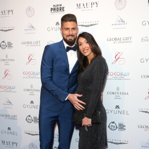 Olivier Giroud et Jennifer (enceinte) lors de la soirée du Global Gift Gala held au Corinthia Hotel à Londres le 18 novembre 2017.