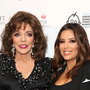 Joan Collins et Eva Longoria lors de la soirée du Global Gift Gala held au Corinthia Hotel à Londres le 18 novembre 2017.