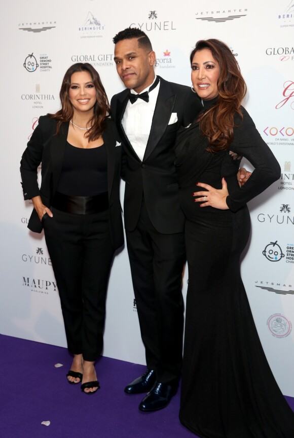 Eva Longoria, Maxwell et Maria Bravo lors de la soirée du Global Gift Gala held au Corinthia Hotel à Londres le 18 novembre 2017.