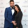Olivier Giroud et Jennifer (enceinte) lors de la soirée du Global Gift Gala held au Corinthia Hotel à Londres le 18 novembre 2017.