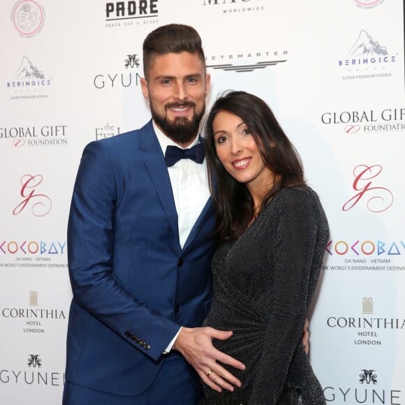 Olivier Giroud et Jennifer (enceinte) lors de la soirée du Global Gift Gala held au Corinthia Hotel à Londres le 18 novembre 2017.