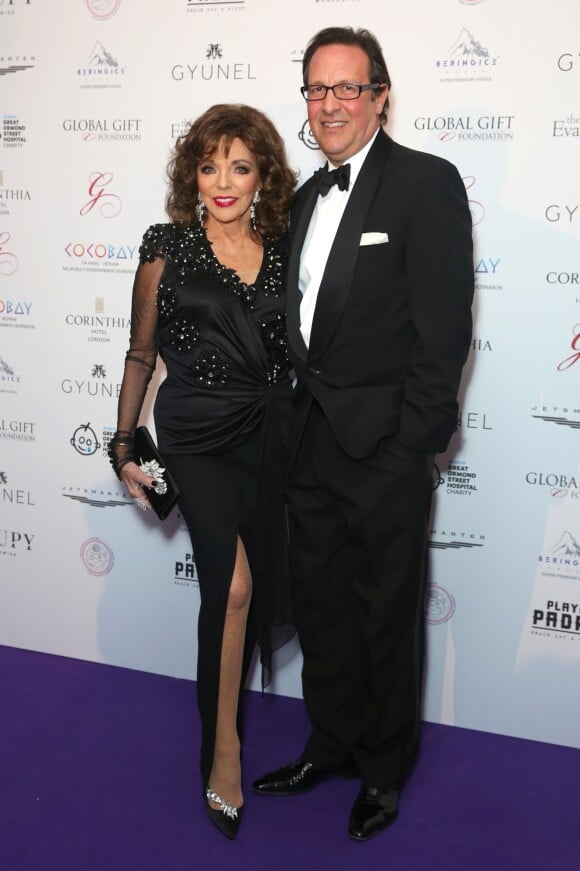 Joan Collins et Percy Gibson lors de la soirée du Global Gift Gala held au Corinthia Hotel à Londres le 18 novembre 2017.