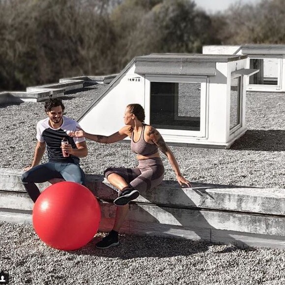 Florent et Laure Manaudou participent à une nouvelle campagne publicitaire Dim sport. Instagram, novembre 2017.