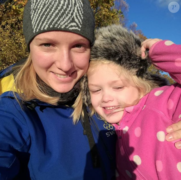 Moa Hjelmer (photo Instagram automne 2017, avec sa fille) a révélé le 23 novembre 2017 avoir subi un viol en 2011.