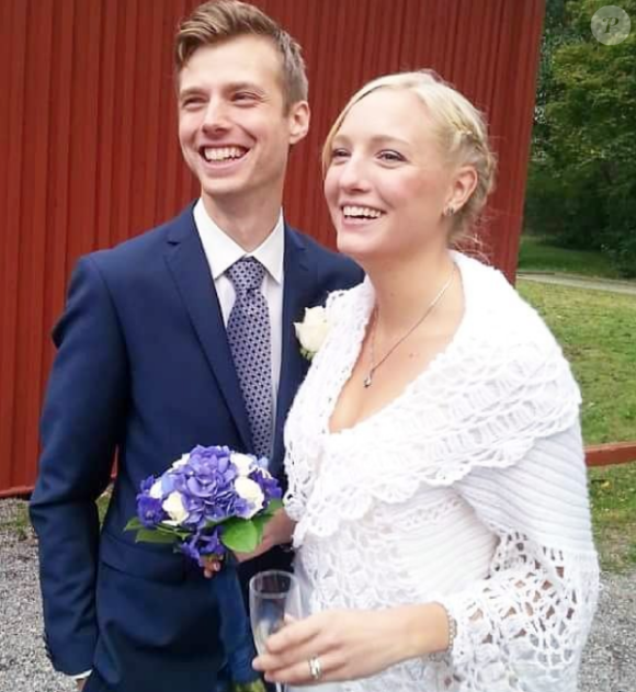 Moa Hjelmer et son mari Kris Svensson (photo Instagram 2017, souvenir de leur mariage en 2013) a révélé le 23 novembre 2017 avoir subi un viol en 2011.