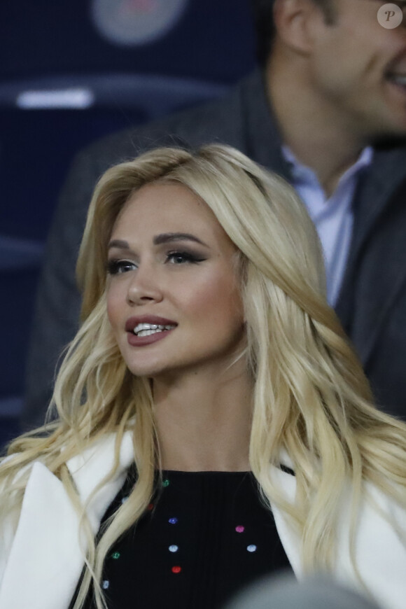 Victoria Lopyreva, ambassadrice de la Coupe du monde de football 2018 en Russie, assiste au match PSG - Celtic Glasgow au Parc des Princes. Paris, le 22 novembre 2017.