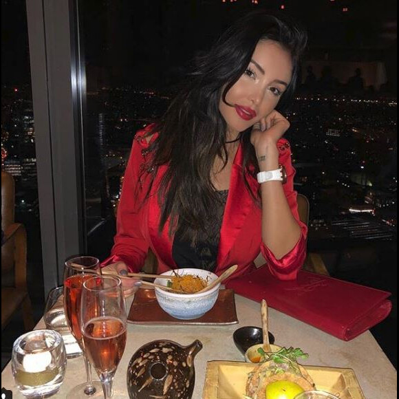 Nabilla Benattia sexy sur Instagram, 2017