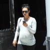 Naya Rivera enceinte fait du shopping dans les rues de Beverly Hills, le 10 juillet 2015.