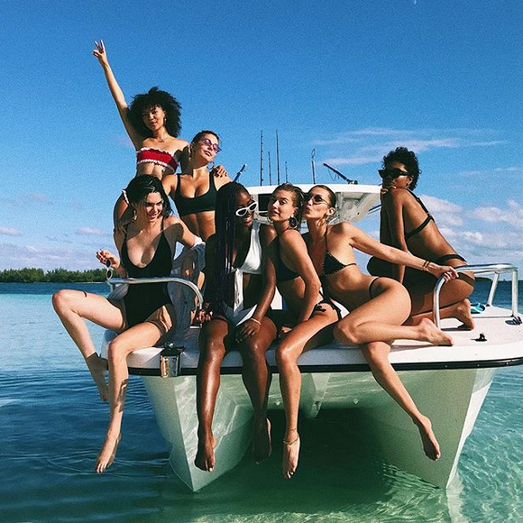 Kendall Jenner, Justine Skye, Hailey Baldwin, Bella Hadid et leurs amies aux Bahamas. Novembre 2017.