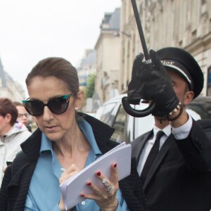 Exclusif - Céline Dion et son danseur Pepe Munoz sont allés déjeuner au restaurant italien Paparazzi au square de l'Opéra-Louis Jouvet et sont ensuite allés faire du shopping chez Dior avenue Montaigne et chez Balmain rue François 1er avant de revenir à l'hôtel Royal Monceau à Paris, France, le 8 août 2017.