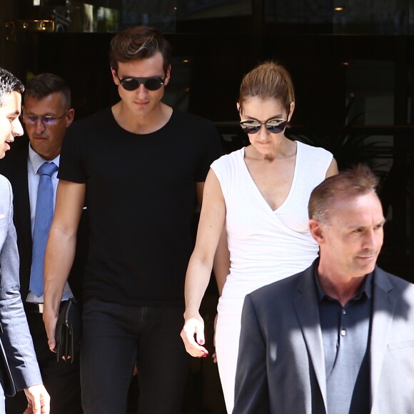 Exclusif - Céline Dion et son danseur Pepe Munoz sont allés déjeuner à l'hôtel Raphael, ils ont été invités par le nouveau directeur (ancien directeur de l'hôtel Royal Monceau). Ensuite Céline et Pepe sont allés faire du shopping chez Chanel et Tom Ford avant de revenir à l'hôtel Royal Monceau à Paris, France, le 7 août 2017.