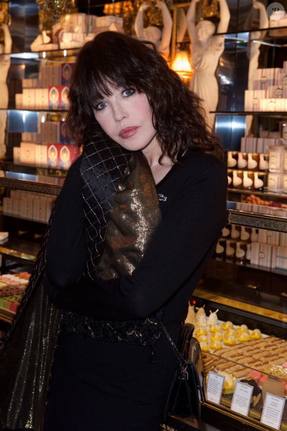 Exclusif - Isabelle Adjani - Soirée d'inauguration du Café Pouchkine au 16, place de la Madeleine dans le 8ème arrondissement à Paris le 29 novembre 2017. © Julio Piatti/Bestimage