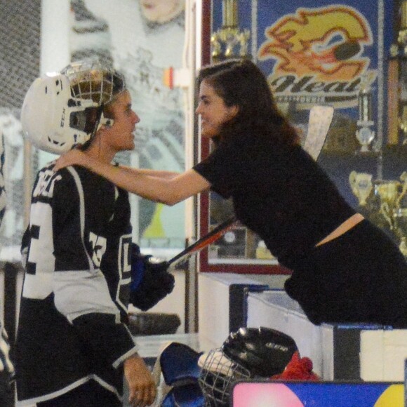 Exclusif - Selena Gomez et Justin Bieber s'embrassent dans une salle de sport à Los Angeles le 16 novembre 2017