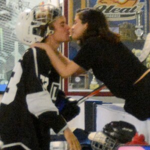Exclusif - Selena Gomez et Justin Bieber s'embrassent dans une salle de sport à Los Angeles le 16 novembre 2017