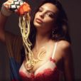 Emily Ratajkowski - Jour 1 du LOVE Advent 2017.