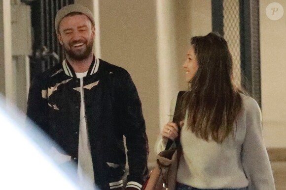 Exclusif - Justin Timberlake et sa femme Jessica Biel sortent, hilares et complices, d'un immeuble de bureaux à Los Angeles, Californie, Etats-Unis, le 30 novembre 2017.