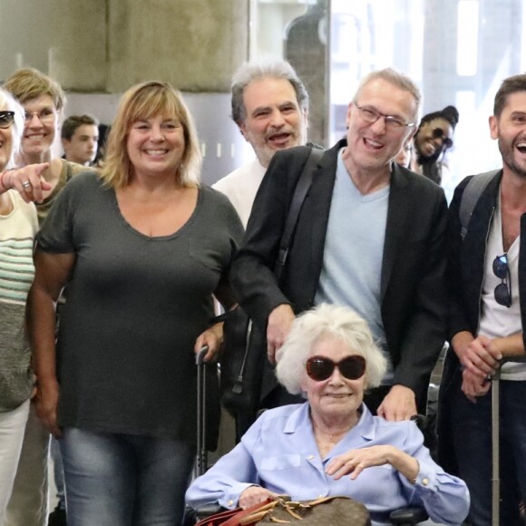 Exclusif - Prix Spécial - Michaël Gregorio, guest, Annie Lemoine, Michèle Bernier, Raphaël Mezrahi, Laurent Ruquier, Claude Sarraute, Christophe Beaugrand, Valérie Mairesse et Titoff - La bande à Ruquier arrive à la gare de St-Pancras à Londres pour fêter les 90 ans de C. Sarraute - Londres le 23 juin 2017 23/06/2017 - Londres