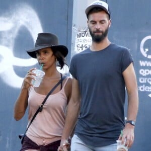 Semi-Exclusif - Benoît Paire et sa compagne Shy'm se promènent dans les rues de Brooklyn à New York, le 23 août 2016.