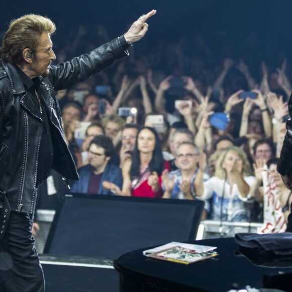 Johnny Hallyday, Eddy Mitchell - Concert des "Vieilles Canailles" à l'AccorHotels Arena à Paris, le 25 juin 2017. © Olivier Borde/Bestimage