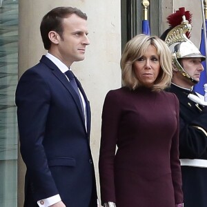 Emmanuel Macron et sa femme Brigitte Macron à Paris, le 18 novembre 2017. © Stéphane Lemouton/Bestimage