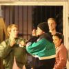 Exclusif - Justin Bieber plaisante et fait mine de boxer avec son ami Harry Hudson à la sortie de la messe à Beverly Hills, le 6 décembre 2017