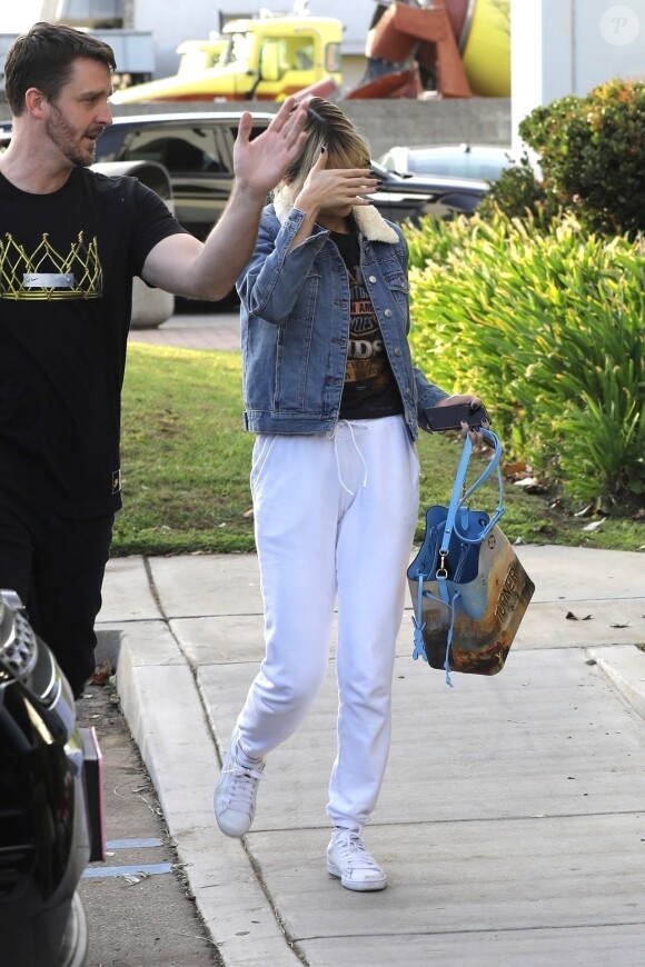 Exclusif - Selena Gomez est allée voir sa petite soeur danser avec son amie Francia Raisa à Los Angeles, le 9 décembre 2017 