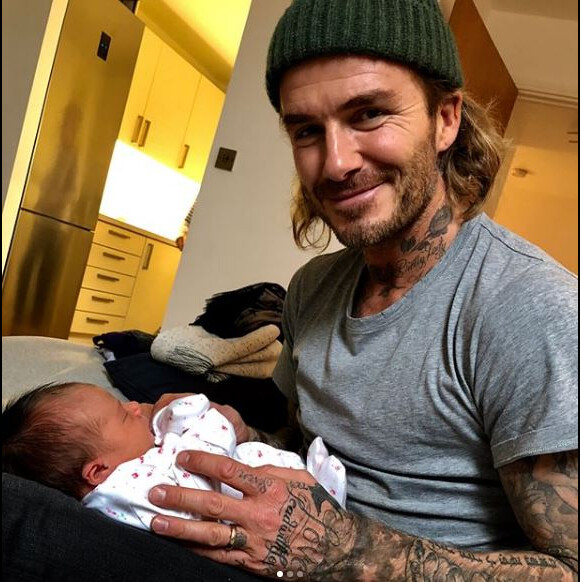 David Beckham a fait la connaissance de Peggy, la petite fille dont a accouché sa petite soeur Joanne. Instagram, le 13 décembre 2017.