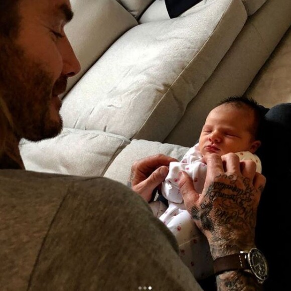 David Beckham a fait la connaissance de Peggy, la petite fille dont a accouché sa petite soeur Joanne. Instagram, le 13 décembre 2017.