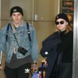 Exclusif - Chloë Grace Moretz et son compagnon Brooklyn Beckham arrivent à l'aéroport de JFK à New York, le 27 novembre 2017.
