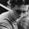 Brooklyn Beckham s'offre son premier tatouage, réalisé par le tatoueur de son père. Photo postée sur Instagram le 1er avril 2017.