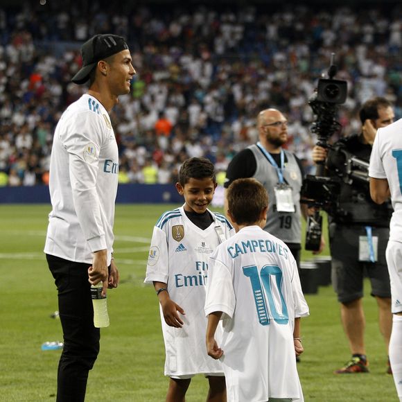 Cristiano Ronaldo et son fils Cristiano Jr. Finale de la Supercoupe d'Espagne "Real Madrid - FC Barcelone" au stade Santiago Bernabeu à Madrid, le 16 août 2017.