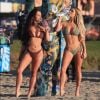 Jamie Leigh et Kinsey Wolanski en pleine séance photo pour '138 Water' à Venice Beach. Los Angeles, le 13 décembre 2017.