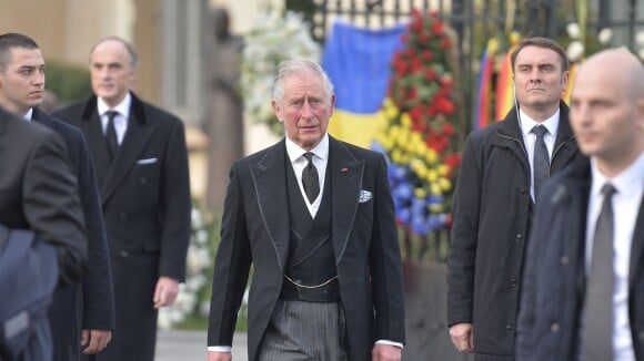 Prince Charles en deuil : Obsèques et hommage solennel à Bucarest