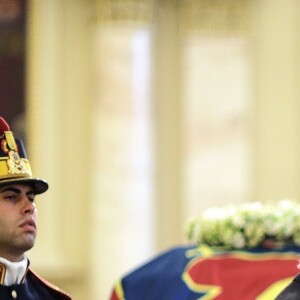 Le roi Juan Carlos d'Espagne - Obsèques du roi Michel de Roumanie à Bucarest, le 16 décembre 2017.