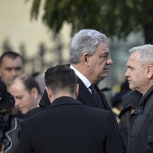 Mihai Tudose, Liviu Dragnea - Obsèques du roi Michel de Roumanie à Bucarest, le 16 décembre 2017.