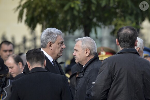 Mihai Tudose, Liviu Dragnea - Obsèques du roi Michel de Roumanie à Bucarest, le 16 décembre 2017.