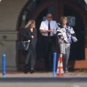 Justin Bieber et Selena Gomez prennent un jet privé à l'aéroport de Van Nuys à Los Angeles, le 16 décembre 2017