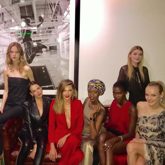 Pauline Ducruet entourée de mannequins lors d'un gala de charité à New York, photo Instagram novembre 2017.