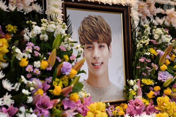 Un mémorial pour le chanteur vedette de la K-pop du groupe SHINee Kim Jong-hyun à Séoul, Corée du Sud, le 19 décembre 2017.