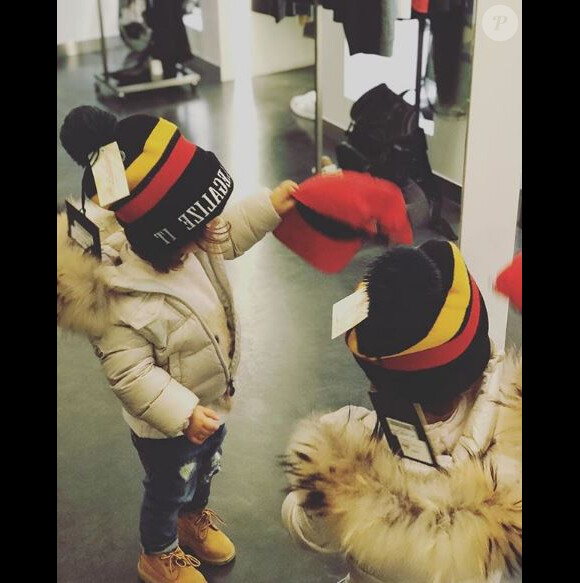 Amel Bent partage une photo de sa fille Sofia sur Instagram le 20 décembre 2017.