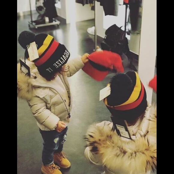 Amel Bent partage une photo de sa fille Sofia sur Instagram le 20 décembre 2017.