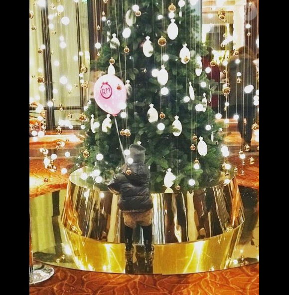 Amel Bent partage une photo de sa fille Sofia sur Instagram le 17 décembre 2017.