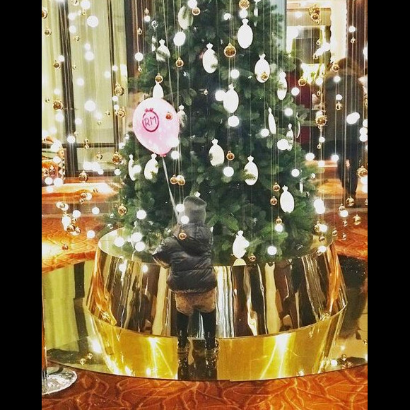 Amel Bent partage une photo de sa fille Sofia sur Instagram le 17 décembre 2017.