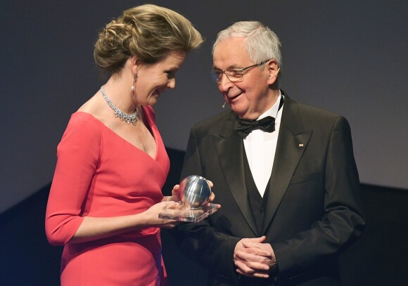 La reine Mathilde de Belgique le 8 décembre 2017 à Düsseldorf le Prix national allemand du développement durable.