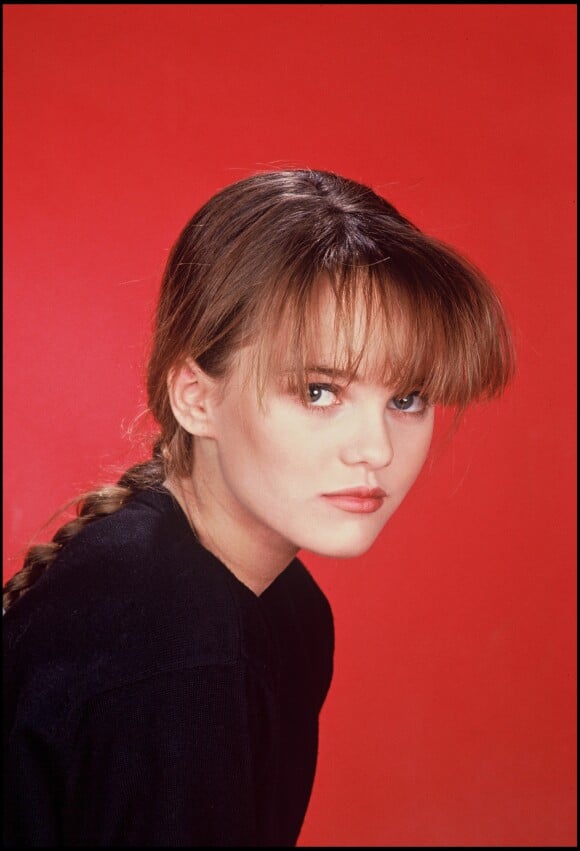 ARCHIVES - VANESSA PARADIS SUR LE PLATEAU DE L'EMISSION "SEBASTIEN C' EST FOU" 14/11/1988 - Paris