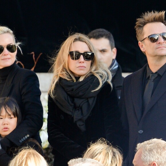 David Hallyday, Laura Smet, Laeticia Hallyday, ses filles Jade et Joy devant l'église de la Madeleine pour les obsèques de Johnny Hallyday à Paris, France, le 9 décembre 2017. © Veeren/Bestimage