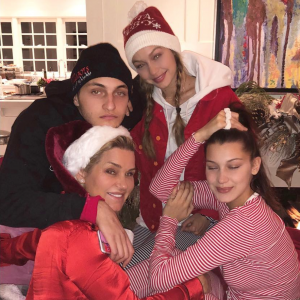 Gigi Hadid et Zayn Malik fêtent Noël. Décembre 2017.