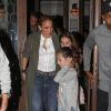 Exclusif - Jennifer Lopez, son compagnon Alex Rodriguez et ses enfants Max et Emme quittent le restaurant "Cecconi's" à Los Angeles, le 28 décembre 2017.
